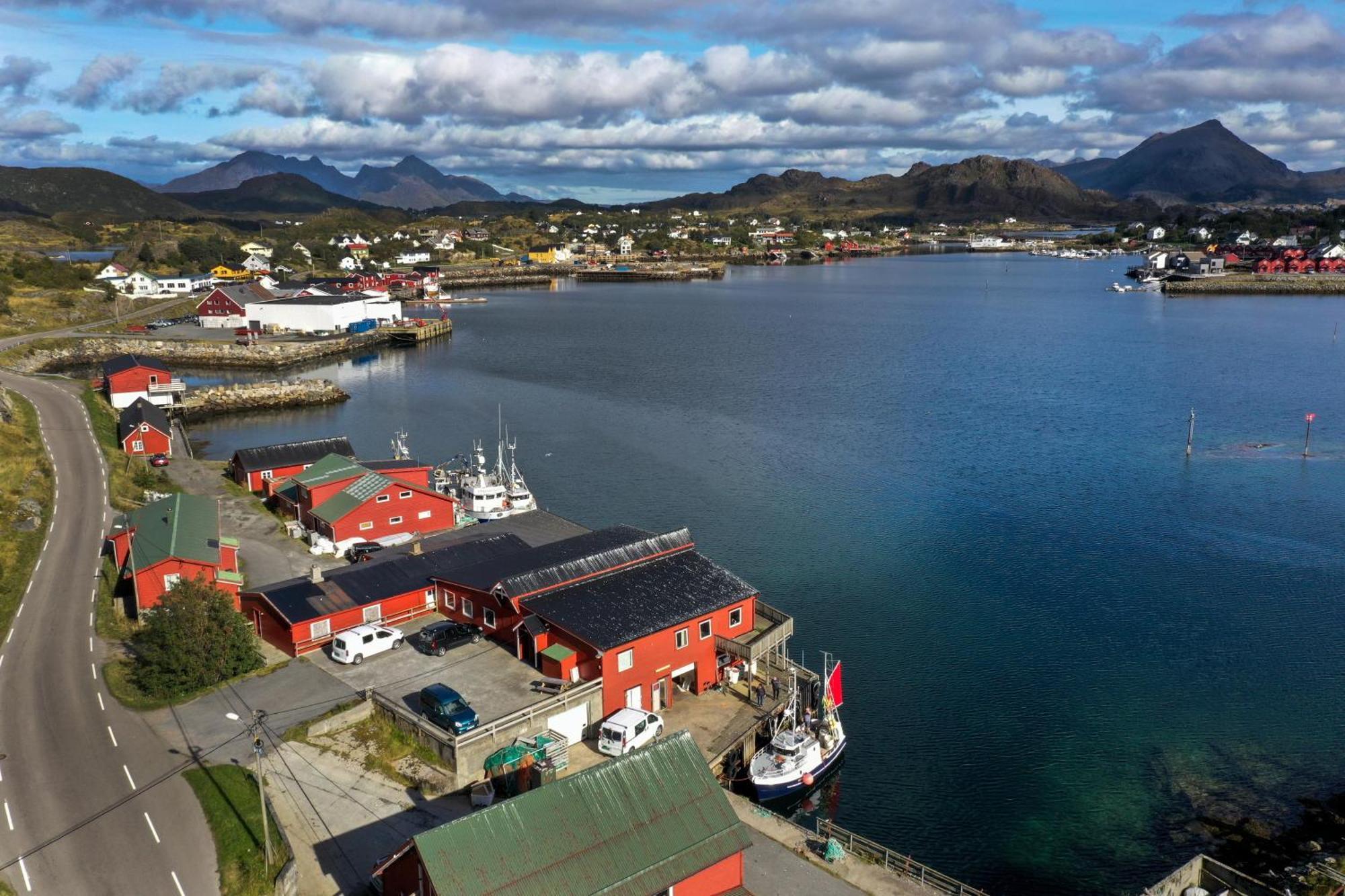 Fish Factory -The Real Lofoten Experience Ballstad Exterior photo